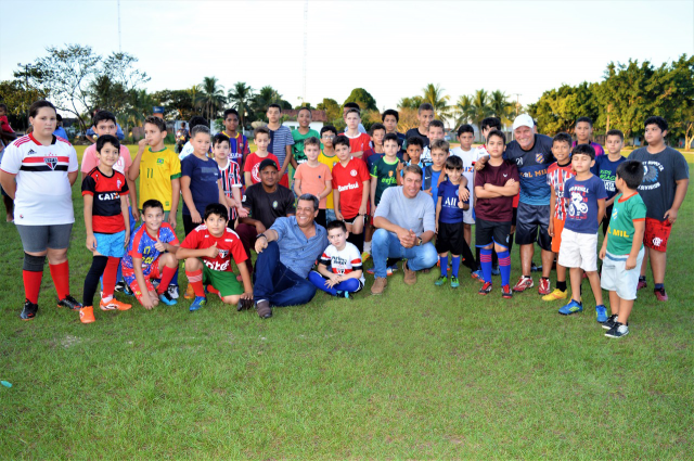Escolinha de futebol volta as atividades no Campo do Aliança