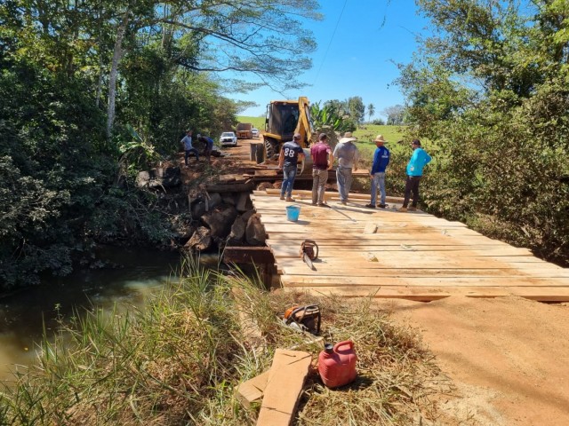 Prefeitura de Monte Negro conclui construção de ponte na LC-50