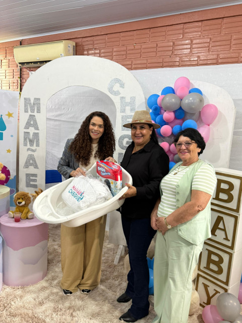 Monte Negro realiza entrega de kits do Programa “Mamãe Cheguei” a gestantes do município