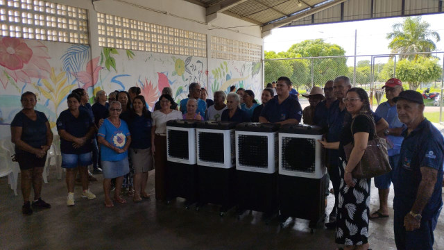 SEMDES promove bem-estar com a entrega de climatizadores ao Centro da Pessoa Idosa